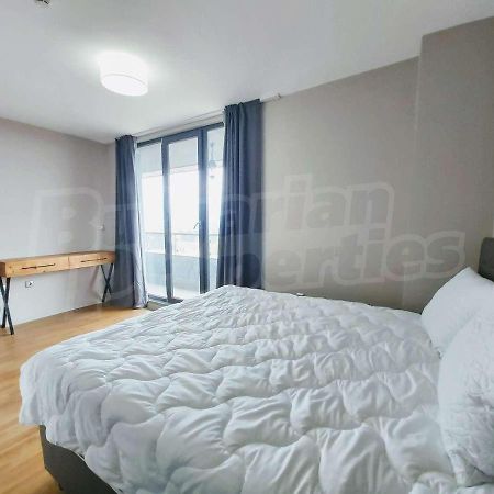 Private Apartment In Aparthotel Cornelia Razlog Exterior foto